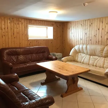 White House Apartamento Kuressaare